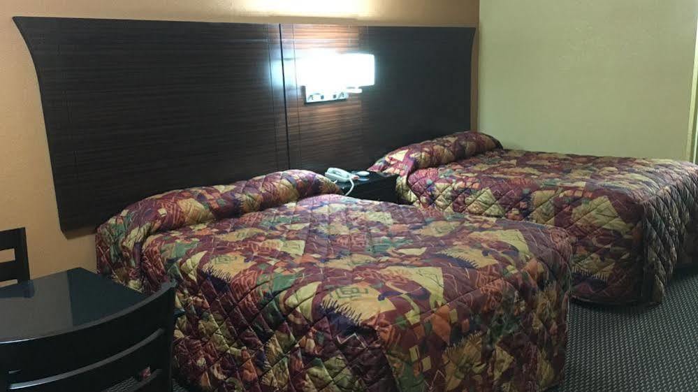 Redwood Inn - White Hall Dış mekan fotoğraf